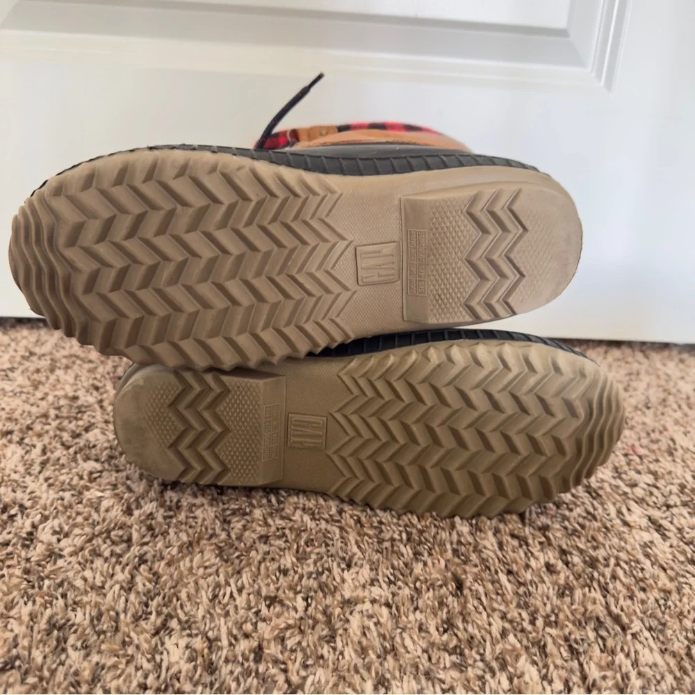 GAP Kids Lined Lace-Up Duck Boots Size 5/6